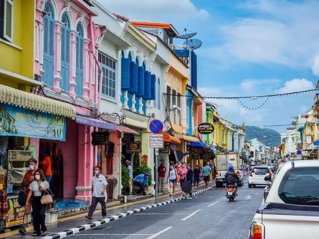 Top romantic moments in phuket: sunsets and seaside dreams Une rue coloree de phuket town | top romantic moments in phuket: sunsets and seaside dreams