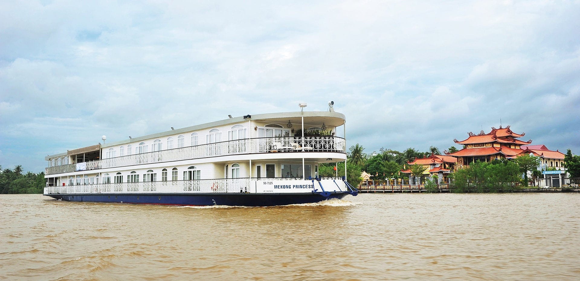 How-to-arrange-a-family‑friendly-mekong-boat-trip-between-can-tho-and-phnom-penh
