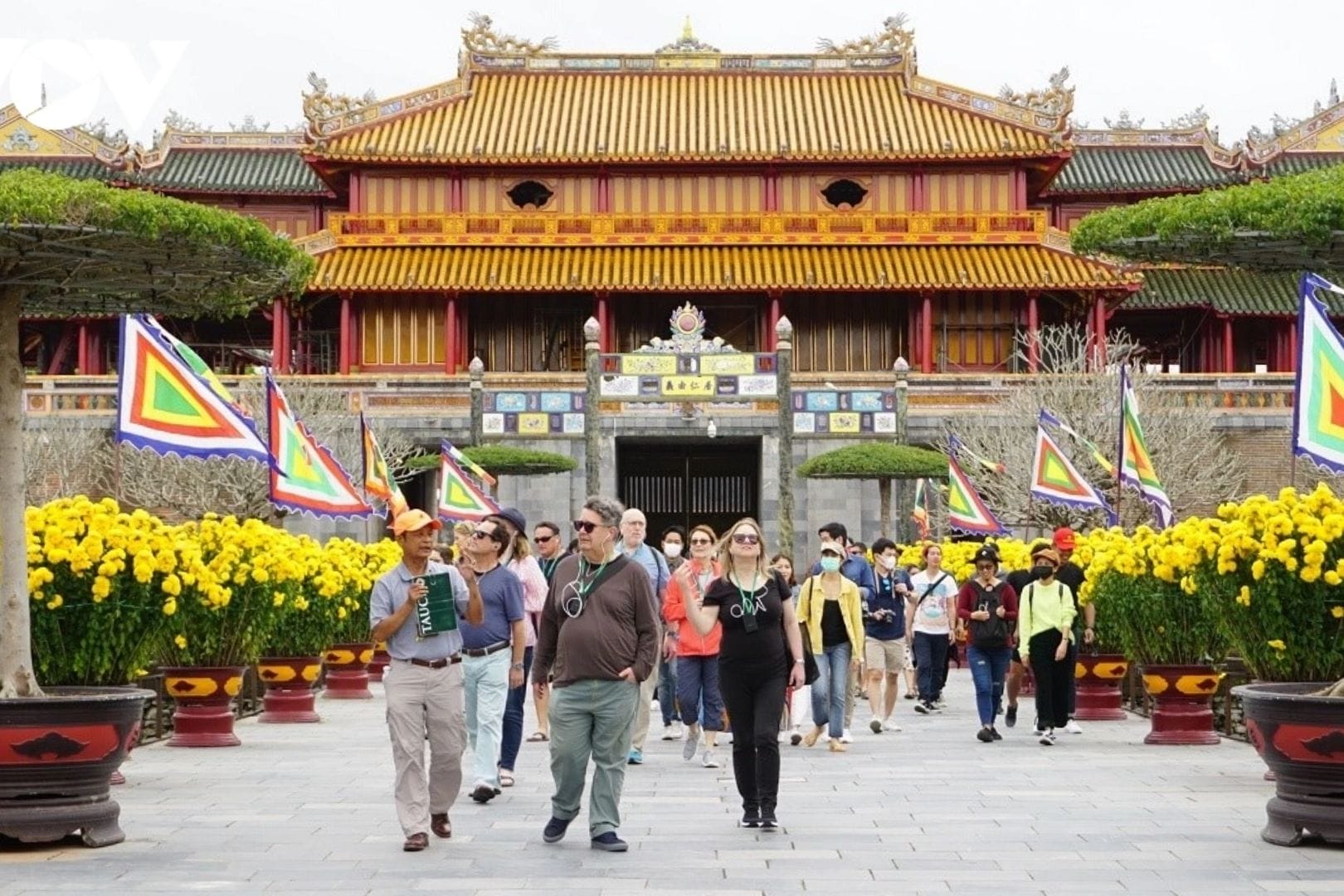 Top-5-best-central-vietnam-tour-packages-for-culture-coast-heritage