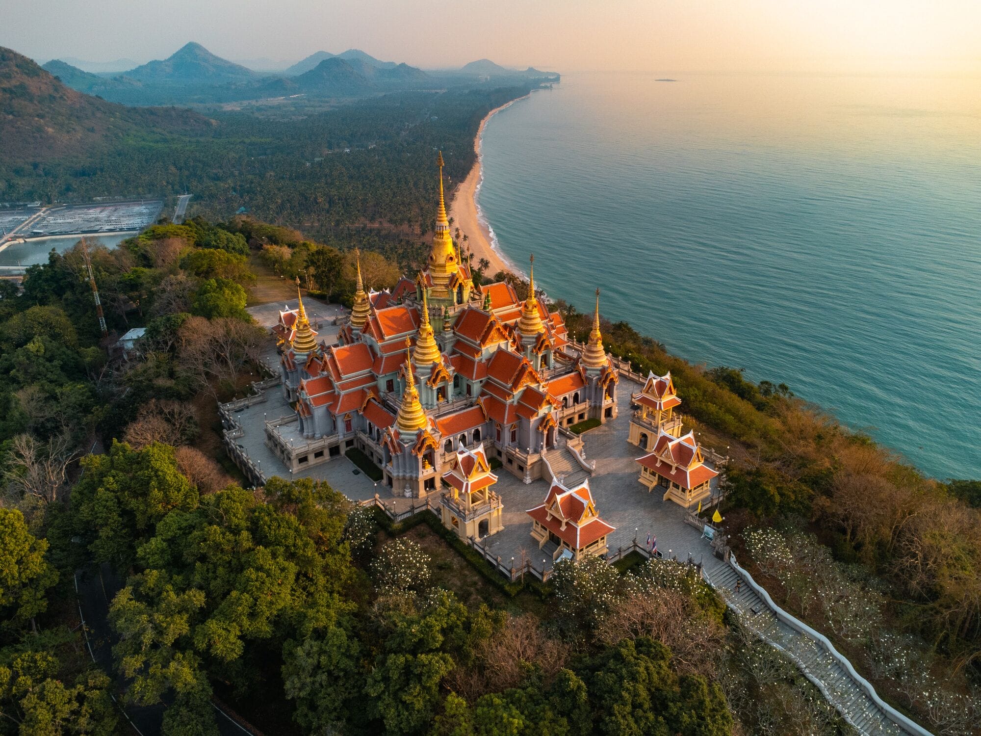 Ultimate-travel-guide-to-thailand-discover-the-land-of-smiles