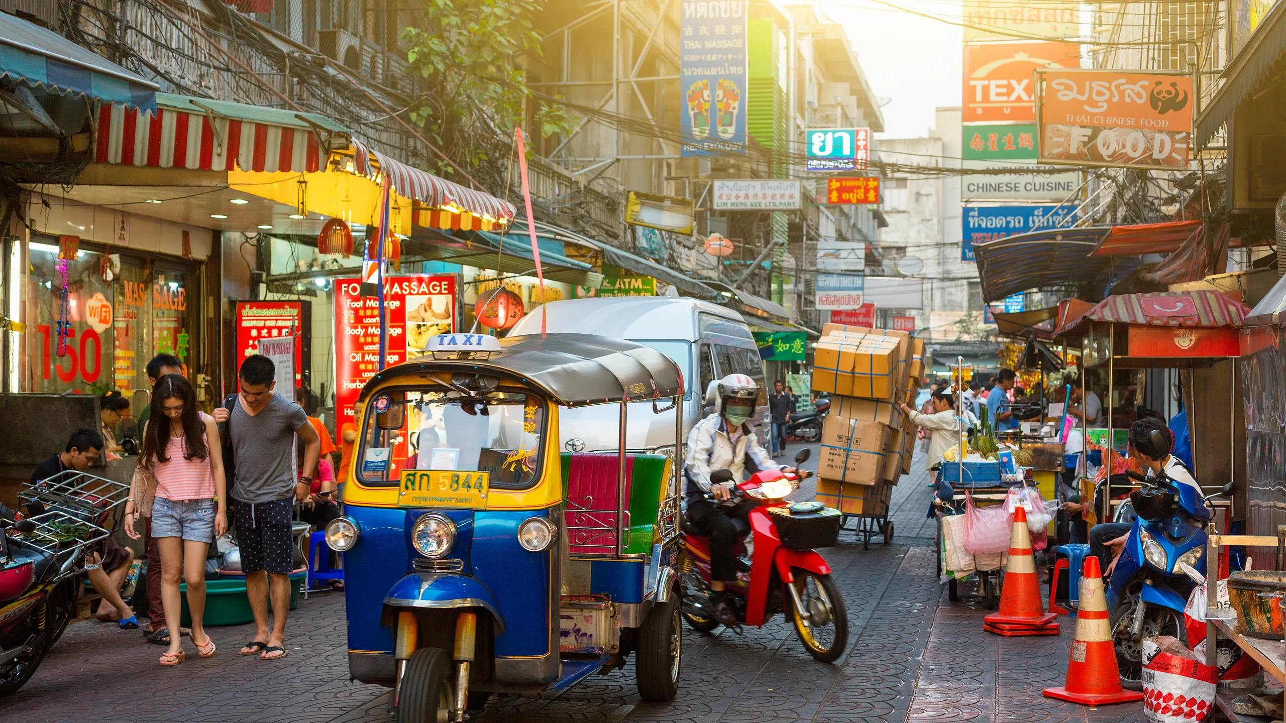 Traffic-in-southeast-asia-a-complete-guide-to-safe-driving-for-travelers